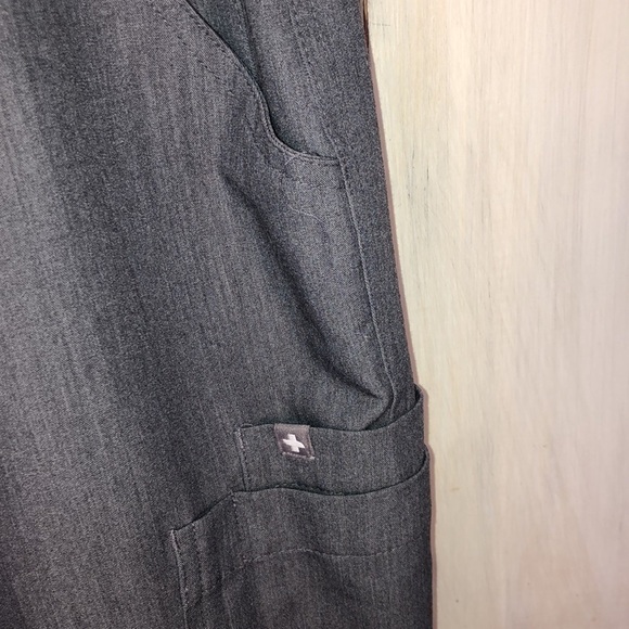 FIGS Technical Collection Graphite Gray Cargo Scrub Medical Pants Size Medium - Picture 6 of 12